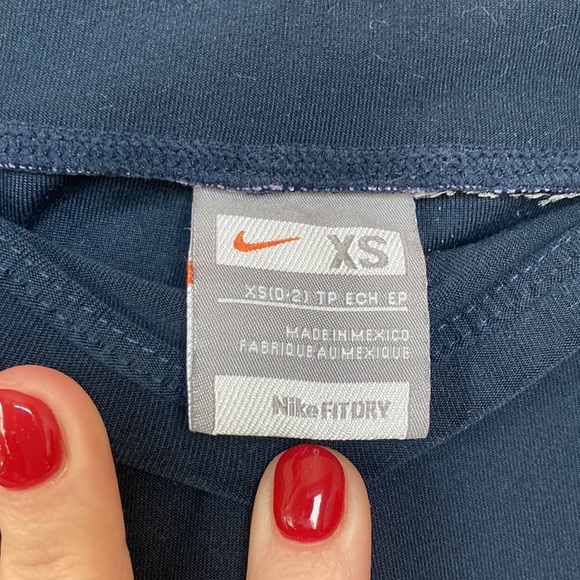 Nike Dri-Fit Cropped Yoga Legging - Picture 3 of 3